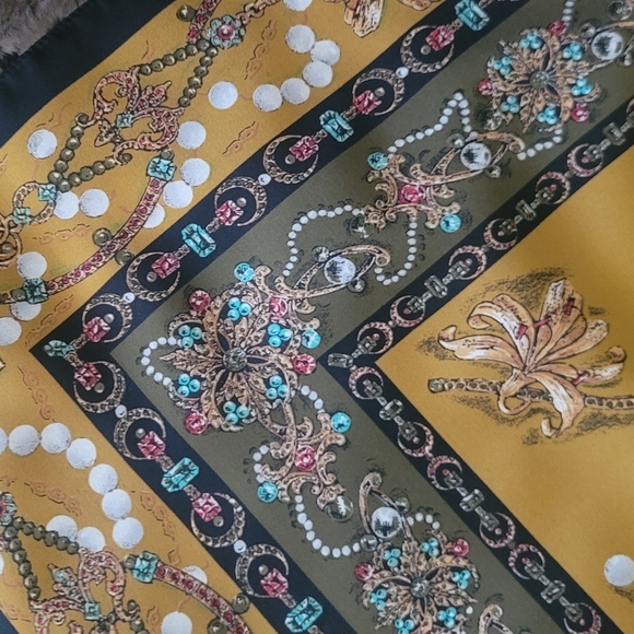 30 x 30 scarf - Picture 4 of 7